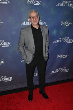 Burbank, CA USA - 7 Eylül 2024: Richard Isreal, Albert Kasiyerinin Koloni Tiyatrosu 'ndaki açılış gecesine katıldı.