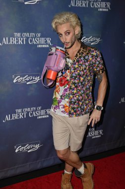 Burbank, CA USA - 7 Eylül 2024: Frankie Grande, Albert Kasiyerinin Koloni Tiyatrosu 'ndaki açılış gecesine katıldı.