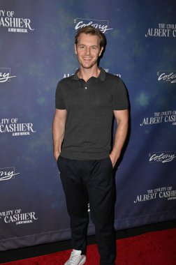 Burbank, CA USA - 7 Eylül 2024: Rick Cosnett, Albert Kasiyerinin Koloni Tiyatrosu 'ndaki açılış gecesine katıldı.