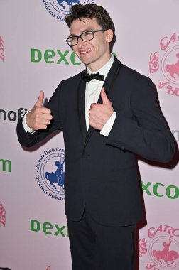 Beverly Hills, CA USA - 5 Ekim 2024 Stephen Nedoroscik 2024 Umut Atlıkarıncalı Balosu 'na katıldı.