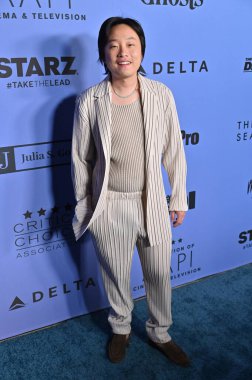 Hollywood CA USA - 12 Kasım 2024: Jimmy O. Yang Eleştirmenler Derneği 'nin AAPI Sinema & TV Yıllık Kutlamasına katıldı.