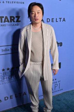 Hollywood CA USA - 12 Kasım 2024: Jimmy O. Yang Eleştirmenler Derneği 'nin AAPI Sinema & TV Yıllık Kutlamasına katıldı.