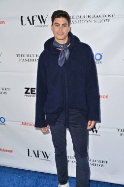 Hollywood CA USA - 13 Kasım 2024: Eric Stanton Betts Los Angeles 'taki Mavi Ceket Moda Gösterisine katıldı.