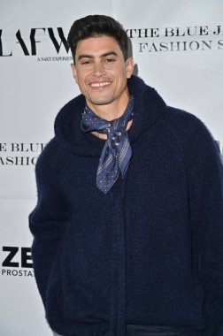 Hollywood CA USA - 13 Kasım 2024: Eric Stanton Betts Los Angeles 'taki Mavi Ceket Moda Gösterisine katıldı.