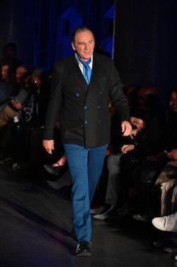 Hollywood CA USA - 13 Kasım 2024: Michael Richards Los Angeles 'taki Mavi Ceket Moda Gösterisine katıldı.