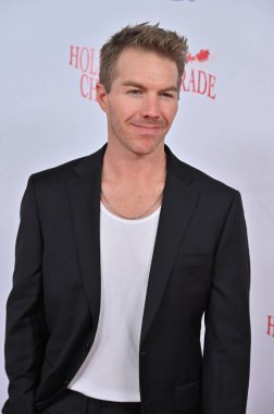 Hollywood, CA USA - 1 Aralık 2024: Brandon Collins 92. Geleneksel Hollywood Noel Töreni 'ne katıldı.