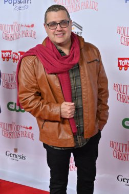 Hollywood, CA USA - 1 Aralık 2024: Gregori Martin 92. Geleneksel Hollywood Noel Töreni 'ne katıldı.