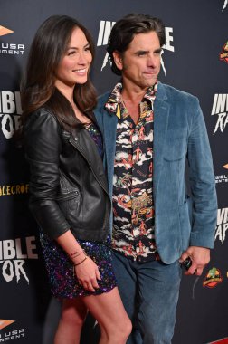 Los Angeles, CA USA - 4 Aralık 2024: Caitlin McHugh Stamos, John Stamos Görünmez Raptor filminin prömiyerine katıldı..