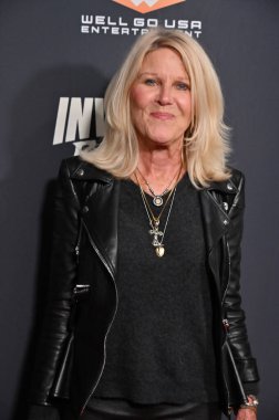 Los Angeles, CA USA - 4 Aralık 2024: Alley Mills Görünmez Raptor filminin prömiyerine katıldı.