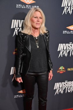 Los Angeles, CA USA - 4 Aralık 2024: Alley Mills Görünmez Raptor filminin prömiyerine katıldı.