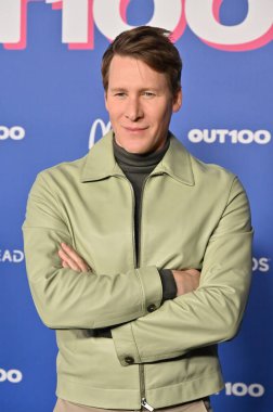 Hollywood, CA USA - 11 Aralık 2024: Dustin Lance Black 2024 Out 100 Kutlamasına katıldı.