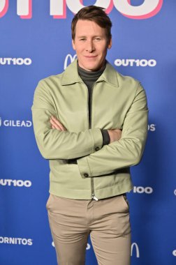 Hollywood, CA USA - 11 Aralık 2024: Dustin Lance Black 2024 Out 100 Kutlamasına katıldı.