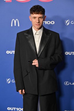 Hollywood, CA USA - 11 Aralık 2024: Chris Perfetti 2024-100 Kutlamasına katıldı.