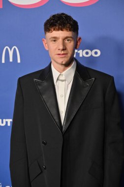 Hollywood, CA USA - 11 Aralık 2024: Chris Perfetti 2024-100 Kutlamasına katıldı.