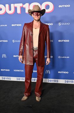 Hollywood, CA USA - 11 Aralık 2024: Orville Peck 2024-100 Kutlamasına katıldı.