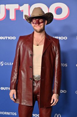 Hollywood, CA USA - 11 Aralık 2024: Orville Peck 2024-100 Kutlamasına katıldı.