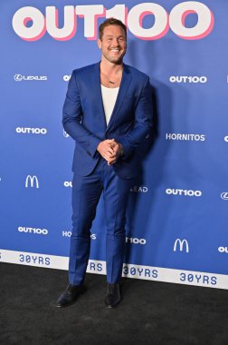 Hollywood, CA USA - 11 Aralık 2024: Colton Underwood 2024-100 Kutlamasına katıldı.