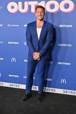 Hollywood, CA USA - 11 Aralık 2024: Colton Underwood 2024-100 Kutlamasına katıldı.