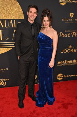 Hollywood, CA USA - 7 Şubat 2025: Dean Geyer, Jillian Murray 32. Yıllık İnanç ve Değerler Ödüllerine katıldı