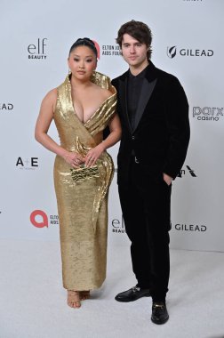 Batı Hollywood, CA USA - 2 Mart 2025: Lana Condor, Anthony De La Torre 33. Elton John AIDS Vakfı Akademisi İzleme Partisine katıldı
