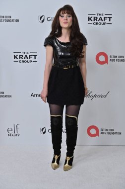 Batı Hollywood, CA USA - 2 Mart 2025: Zooey Deschanel 33. Geleneksel Elton John AIDS Vakfı Ödülleri İzleme Partisi 'ne katıldı