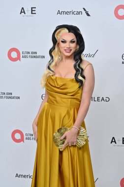 Batı Hollywood, CA USA - 1 Mart 2025: Manila Luzon 33. Geleneksel Elton John AIDS Vakfı Ödülleri İzleme Partisi 'ne katıldı