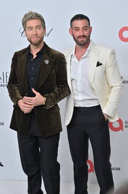 Batı Hollywood, CA USA - 1 Mart 2025: Lance Bass, Michael Turchin 33. Elton John AIDS Vakfı Akademisi İzleme Partisine katıldı