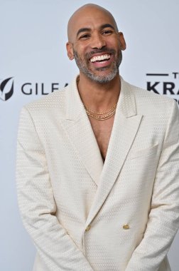 Batı Hollywood, CA USA - 1 Mart 2025: Melvin Robert 33. Geleneksel Elton John AIDS Vakfı Akademisi İzleme Partisine katıldı