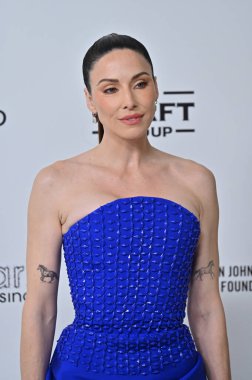 Batı Hollywood, CA USA - 1 Mart 2025: Whitney Cummings 33. Geleneksel Elton John AIDS Vakfı Akademi Ödülleri İzleme Partisine katıldı