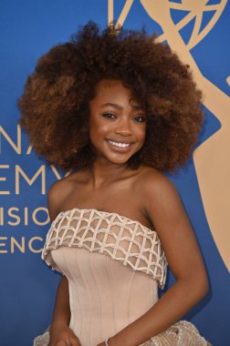 Los Angeles, CA USA - 15 Mart 2025: Kari Wahlgren 3. Yıllık Çocuk ve Aile Emmy Ödülleri 'ne katıldı