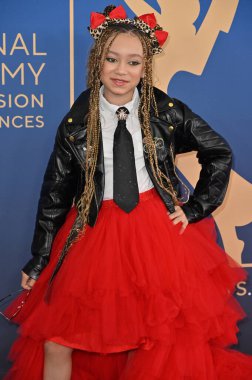 Los Angeles, CA USA - 15 Mart 2025: Kari Wahlgren 3. Yıllık Çocuk ve Aile Emmy Ödülleri 'ne katıldı