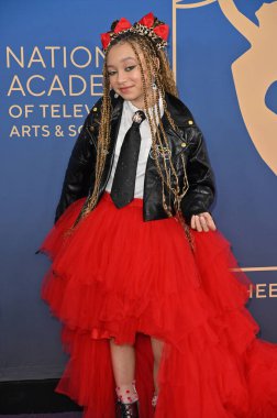 Los Angeles, CA USA - 15 Mart 2025: Kari Wahlgren 3. Yıllık Çocuk ve Aile Emmy Ödülleri 'ne katıldı