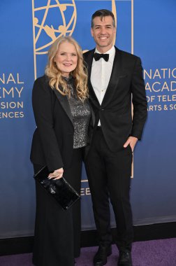 Los Angeles, CA USA - 15 Mart 2025: Suzanne Todd, Alberto Belli 3. Yıllık Çocuk ve Aile Emmy Ödülleri 'ne katıldı