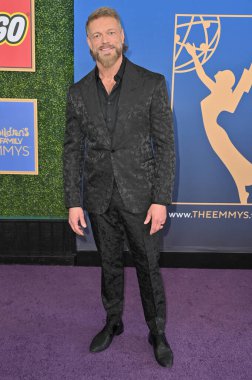 Los Angeles, CA USA - 15 Mart 2025: Adam Copeland 3. Geleneksel Çocuk ve Aile Emmy Ödülleri 'ne katıldı