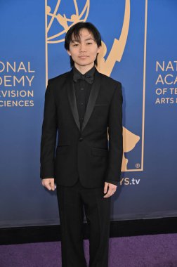 Los Angeles, CA USA - 15 Mart 2025: Izac Wang 3.Geleneksel Çocuk ve Aile Emmy Ödüllerine katıldı