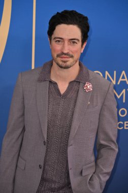 Los Angeles, CA USA - 15 Mart 2025: Ben Feldman 3. Yıllık Çocuk ve Aile Emmy Ödülleri 'ne katıldı