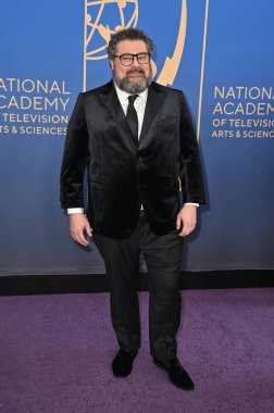 Los Angeles, CA USA - 15 Mart 2025: Bobby Moynihan 3. Yıllık Çocuk ve Aile Emmy Ödülleri 'ne katıldı