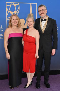 Los Angeles, CA USA - 15 Mart 2025: Amy Friedman, Kim Howitt, James Bretton 3. Yıllık Çocuk ve Aile Emmy Ödülleri 'ne katıldı