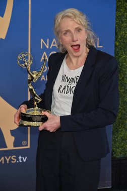 Los Angeles, CA USA - 15 Mart 2025: Amanda Lawrence 3. Yıllık Çocuk ve Aile Emmy Ödülleri 'ne katıldı