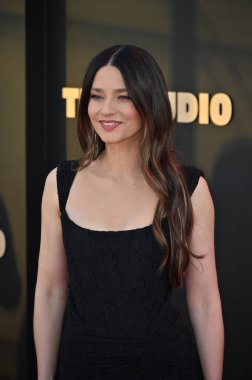 Hollywood, CA USA - 24 Mart 2025: Sussan Mourad Apple TV 'ye katıldı The Studio World Premiere Screening