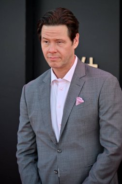 Hollywood, CA USA - 24 Mart 2025: Ike Barinholtz Apple TV 'ye katılıyor The Studio World Premiere Screening