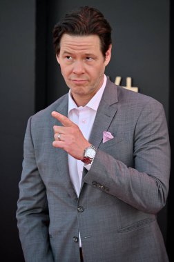 Hollywood, CA USA - 24 Mart 2025: Ike Barinholtz Apple TV 'ye katılıyor The Studio World Premiere Screening