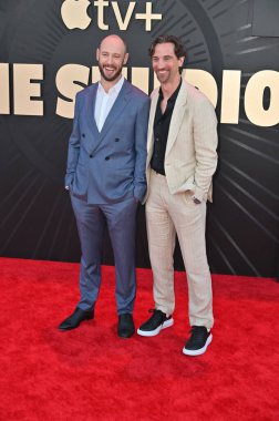 Hollywood, CA USA - 24 Mart 2025: Evan Goldberg, James Weaver Apple TV 'ye katıldı The Studio World Premiere Screening