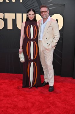 Hollywood, CA USA - 24 Mart 2025: Lauren Miller, Seth Rogen Apple TV 'ye katıldı The Studio World Premiere Screening