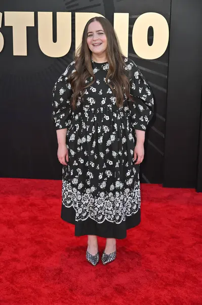 Hollywood, CA USA - 24 Mart 2025: Aidy Bryant Apple TV 'ye katıldı The Studio World Premiere Screening
