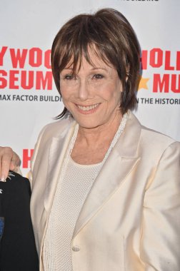 Hollywood, CA USA - 27 Mart 2025: Michele Lee, Hollywood Müzeleri ICONIC RIDES Sergisi 'ne katıldı
