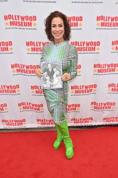 Hollywood, CA USA - 27 Mart 2025: Claudia Wells, The Hollywood Museums ICONIC RIDES Sergisi 'ne katıldı