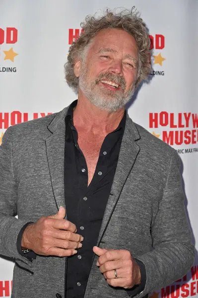 Hollywood, CA USA - 27 Mart 2025: John Schneider, Hollywood Müzeleri ICONIC RIDES Sergisi 'ne katıldı