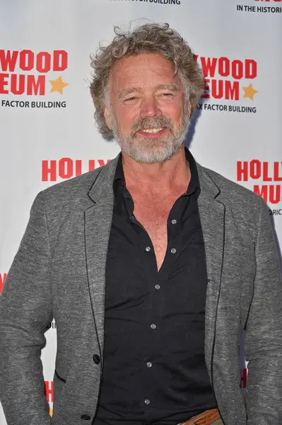 Hollywood, CA USA - 27 Mart 2025: John Schneider, Hollywood Müzeleri ICONIC RIDES Sergisi 'ne katıldı