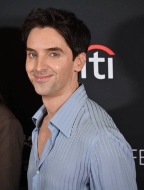 Hollywood, CA USA - 28 Mart 2025: Paul W Downs PaleyFest LA Hacks 'a katıldı.